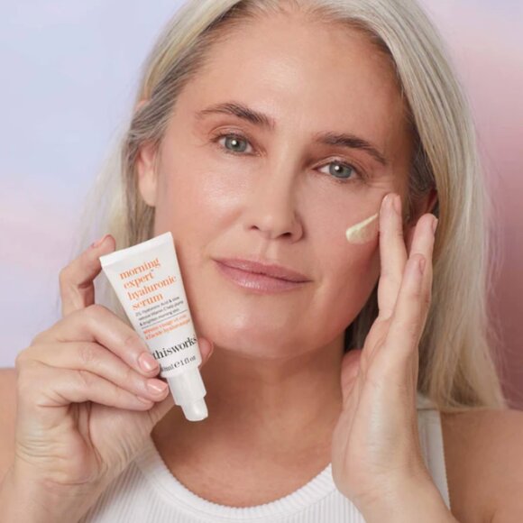 This Works - Morning Expert Hyaluronic Serum - Picture 3 of 5